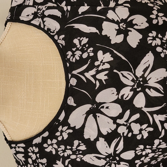 Liz Claiborne Career Black & White Faux Wrap Top in size Large - Picture 2 of 8